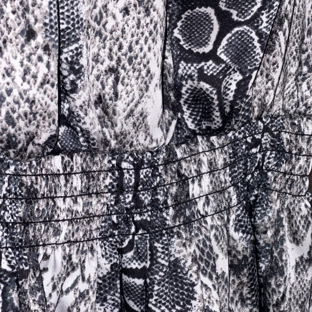 Gray - Picture 3 of 4